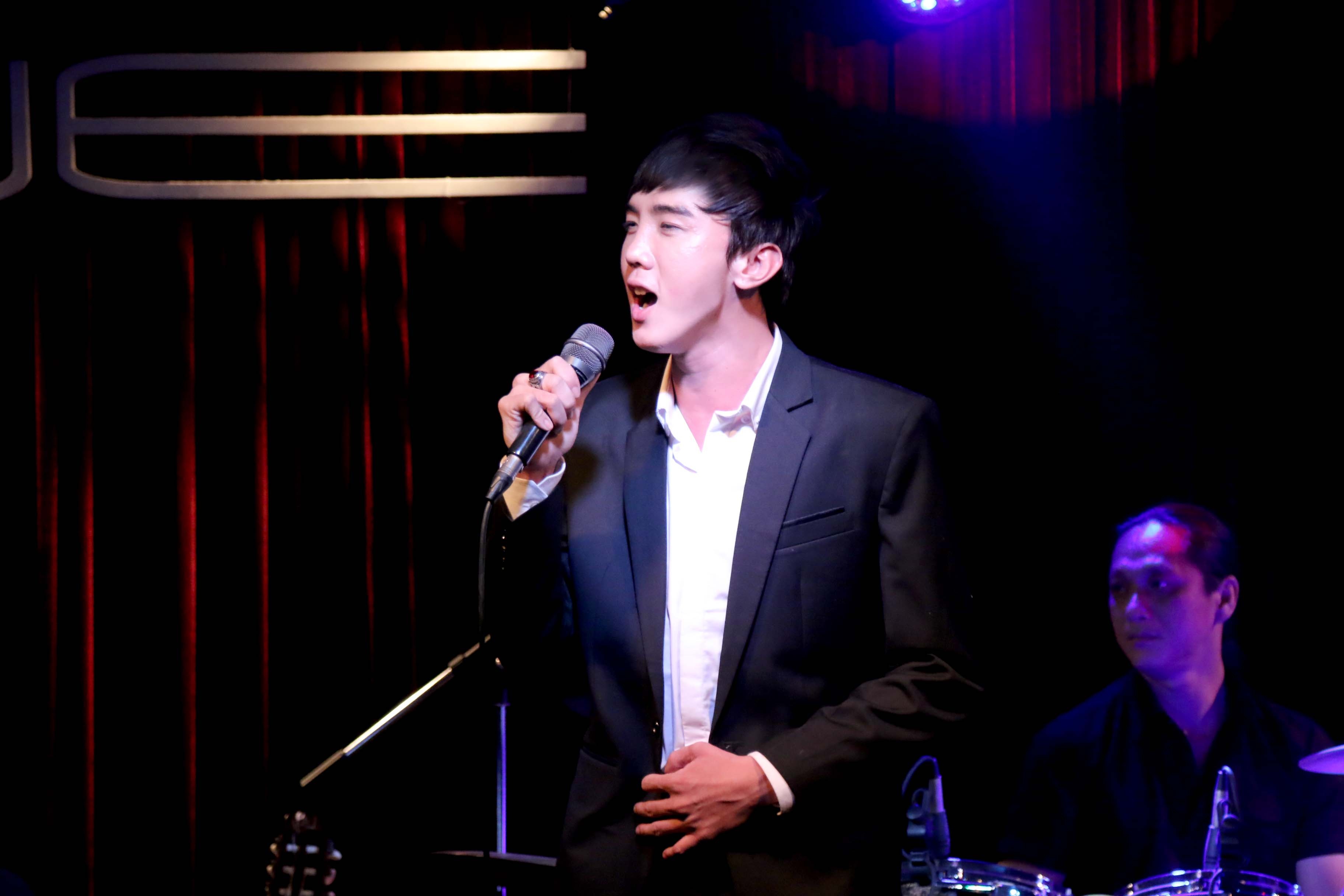 Hot boy đường phố còn chinh phục khán giả ca khúc Thành phố buồn 