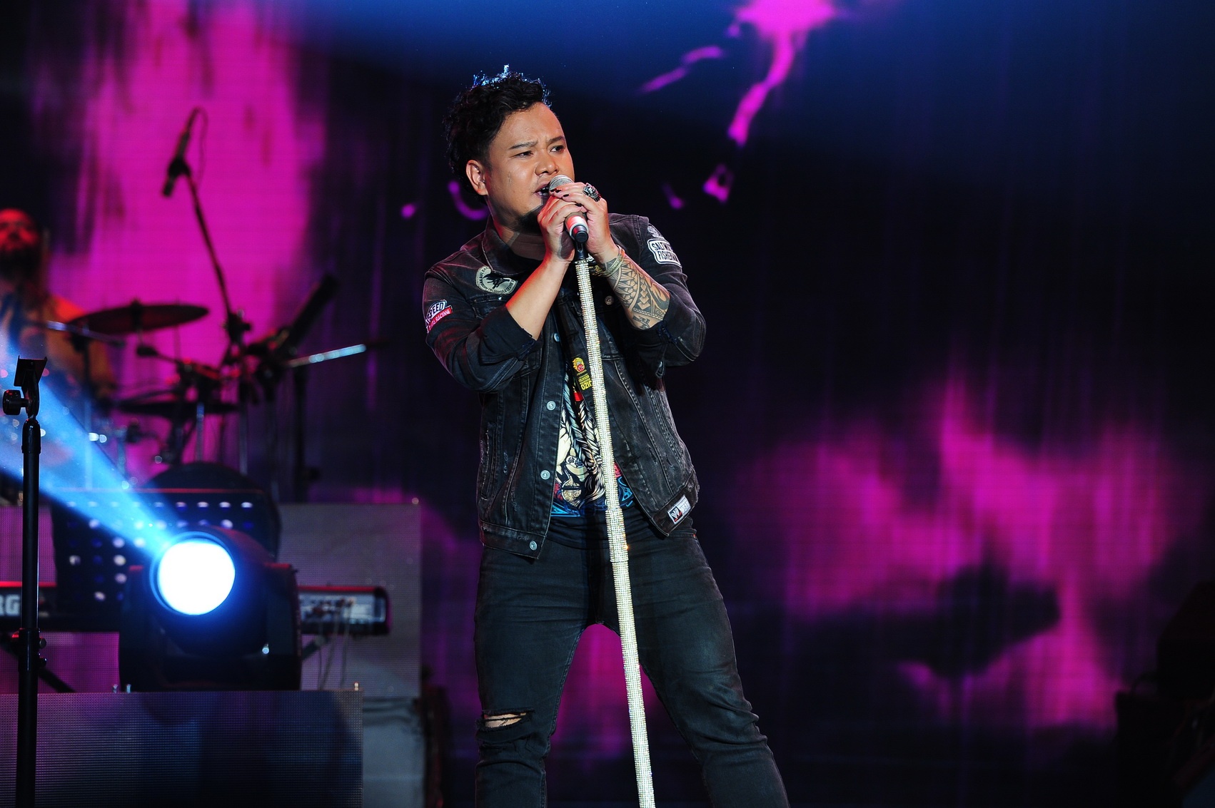 Tiết mục dự thi cuối cùng ban nhạc Hạc San & Ygaria đã khép lại đêm diễn với ca khúc sôi động tràn đầy sức sống mang tên Sự sống. 