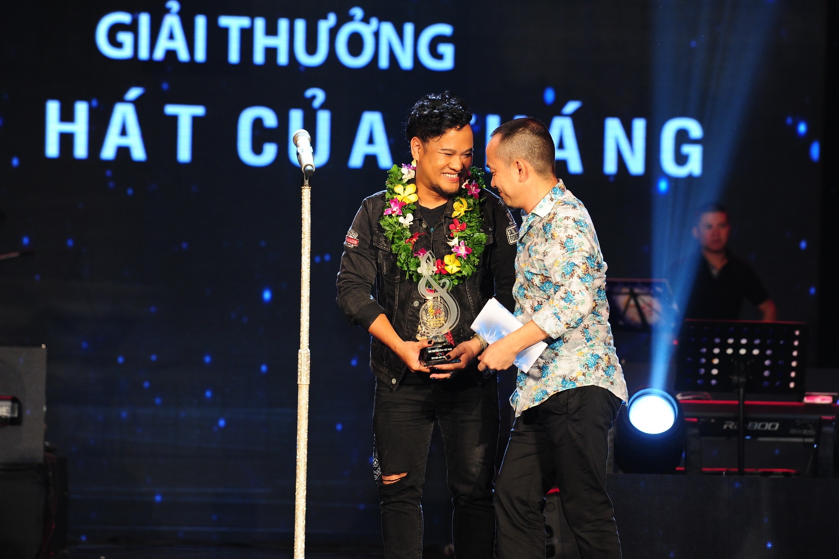 Sau quá trình làm việc tích cực, nhận xét, đánh giá và cho điểm thì Hội đồng thẩm định đi đến quyết định cuối cùng trao giải thưởng Bài hát của tháng, Ca sĩ thể hiện hiệu quả nhất và Hòa âm phối khí hiệu quả nhất cùng lúc thuộc về Ygaria và ban nhạc Hạc San qua ca khúc Sự sống.