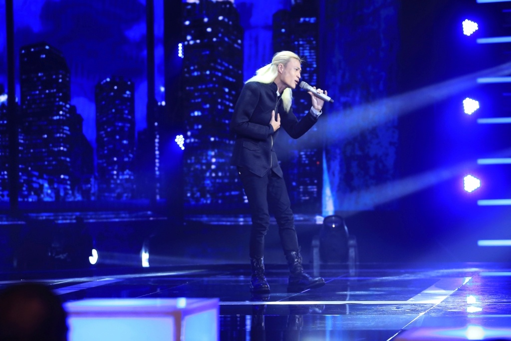 Bảo Quân vẫn giữ nguyên phong cách mà anh lựa chọn từ đầu, tình cảm nhưng đầy nội lực