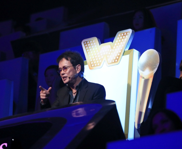 Đức Huy nhận xét: “Đây là cuộc tranh tài khiến tôi cảm thấy ‘nhức đầu’. Hai bạn cùng hay cả. Tuy nhiên xét về lợi thế thì có lẽ Duy Khiêm có lợi hơn. Lý do vì bạn chọn bài hát Việt Nam. Khán giả dễ gần gũi hơn. Thể loại nhạc mà Bảo Quân chọn có lẽ kén người nghe hơn. Tuy nhiên, tôi thấy sự đam mê đó được thể hiện nhiều ở cả 2 ca khúc bạn chọn để dự thi. Tôi khuyên bạn không nên thương lượng gì cả. Nếu chẳng may bạn không được đi tiếp, tôi mong bạn vẫn vững niềm tin để đeo đuổi con đường âm nhạc của riêng mình. Âm nhạc không phải là cố gắng đạt giải này, giải nọ để khoe với mọi người, trong khi bản thân thì không cảm thấy vui vì nó.”