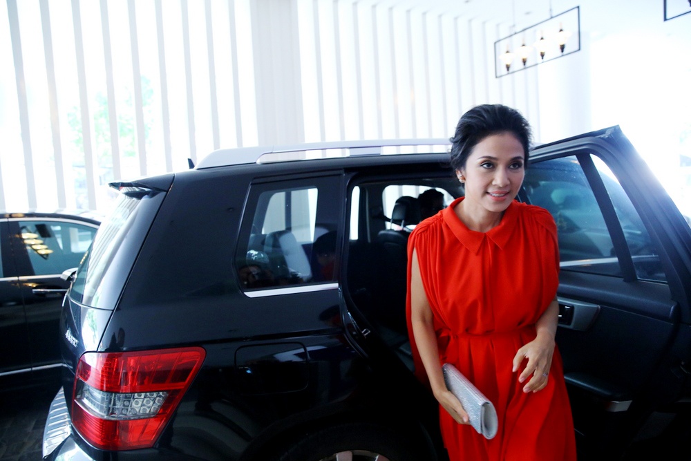 Việt Trinh từng có kinh nghiệm ngồi ghế nóng