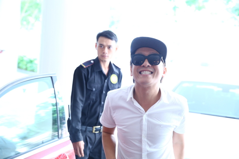 Truong Giang ngoi ghe nong Cung nhau toa sang mua 2 hinh anh