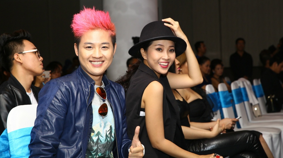 Riêng Lưu Hiền Trinh sẽ kết hợp cùng Hoàng Rapper để dẫn dắt chương trình. Cùng nhau tỏa sáng có 10 đêm thi và 6 đội chơi phải thể hiện sự sáng tạo, độc đáo qua từng chủ đề. Khán giả sẽ tham gia bình chọn nhưng kết quả được quyết định bởi giám khảo. Giải thưởng dành cho đội chiến thắng là 300 triệu đồng.
