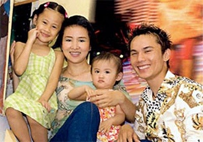 Anh Tú và 3 đứa con.