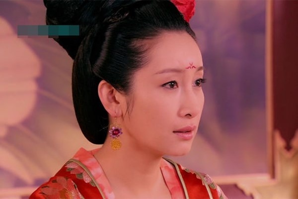 Hàn Quốc phu nhân (Tần Hải Lộ) trong bộ phim cổ trang Võ Mị Nương bí sử.