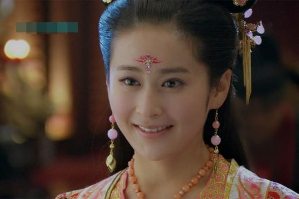 Tĩnh công chúa (Dĩnh Nhi) trong bộ phim truyền hình Họa bì: Yêu không hối tiếc.