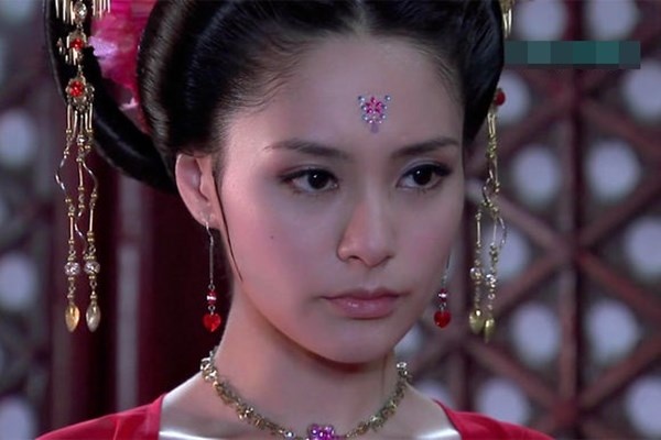 Tạ Dao Hoàn (Chung Hân Đồng) trong bộ phim truyền hình Đại Đường nữ tuần án.