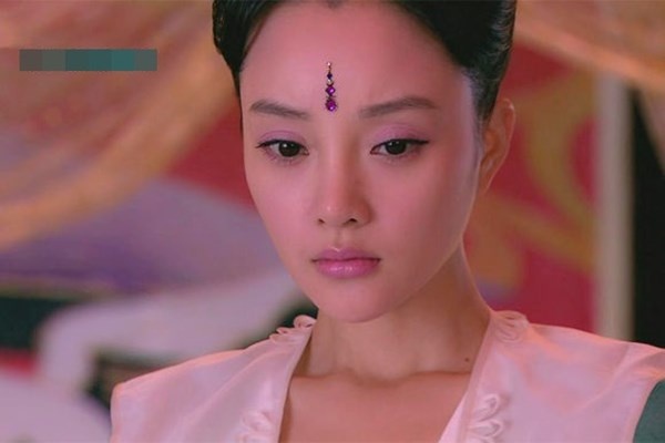 Hạ Lan Tâm Nhi (Lý Tiểu Lộ) trong bộ phim truyền Mỹ nhân thiên hạ.