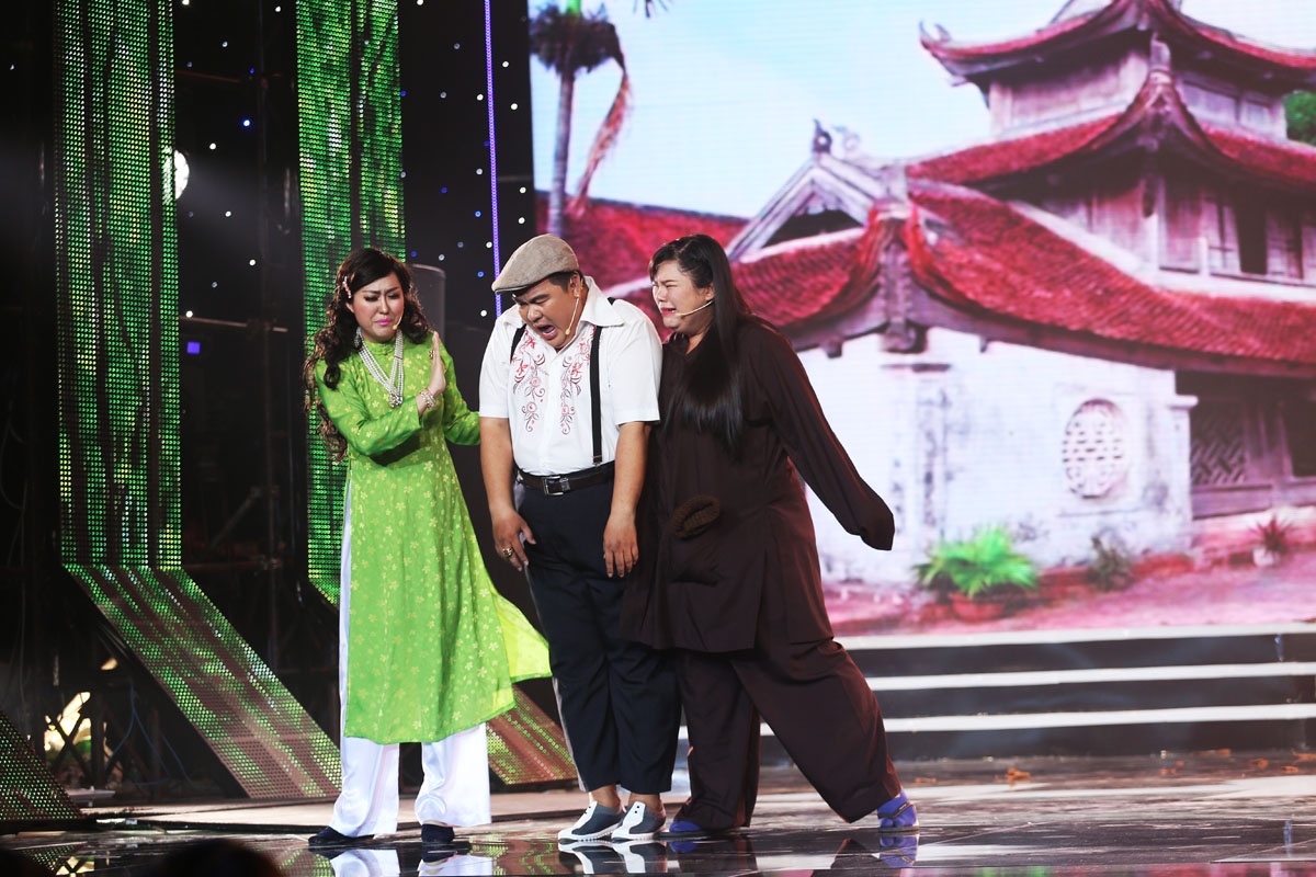 So với đêm thi đầu tiên, đội 010 đã có một bước tiến rõ rệt trong đêm thi thứ hai. Ba thành viên Phi Thanh Vân, Hoàng Mập, Tuyền Mập đã phát huy sở trường diễn xuất để tạo nên nét hài duyên dáng và không bị lố khi cải biên câu chuyện Lan và Điệp nổi tiếng. Cái “dẹo” của “Nữ hoàng dao kéo” vừa vặn với vai Thúy Liễu đanh đá. Chị diễn xuất thật xuất sắc cảnh Thúy Liễu lên chùa đánh ghen Lan và Điệp. 