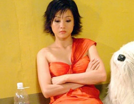 NSƯT Mỹ Duyên: Trước phim Gái nhảy, Mỹ Duyên được công chúng nhớ đến với những vai hiền lành, thơ ngây. Chỉ khi vào nhân vật Hoa của Gái nhảy, Mỹ Duyên mới hoàn toàn lột xác, đóng vai “cave” Hoa với tất cả sự bản năng, phá cách và nổi loạn. Vai diễn mang đến một hình ảnh khác biệt về cái nhìn mới về tài năng diễn xuất của Mỹ Duyên.