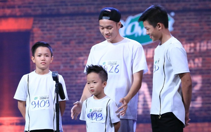 Chang trai 9X nhan nuoi 3 cau be mo coi hinh anh