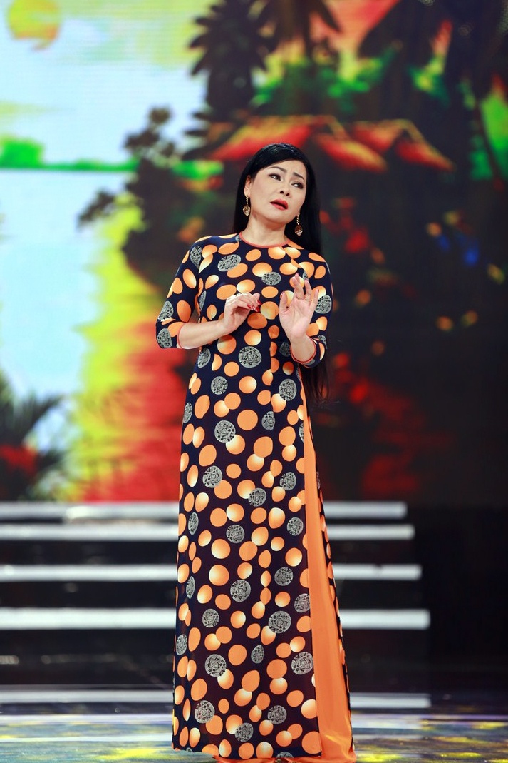 Nữ ca sĩ Đông Đào trở lại chương trình với ca khúc Thương em lý miệt vườn 2 của cố nhạc sĩ Trương Quang Tuấn - người khắc họa những bức tranh âm nhạc dân ca quê hương tuyệt vời. T