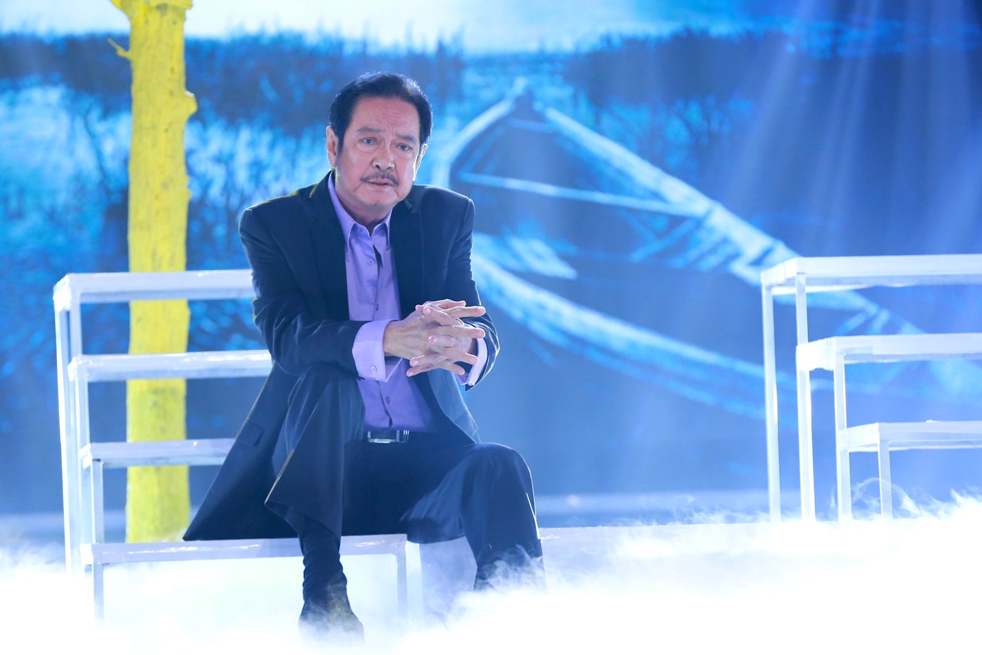 Trước khi được biết đến với vai trò diễn viên, Nguyễn Chánh Tín từng là một ca sĩ được nhiều khán giả yêu thích. 