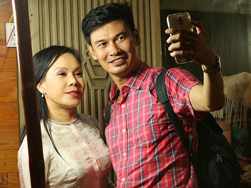 Nghe si Tiet Cuong: 'Yeu Viet Huong tu cai nhin dau tien' hinh anh