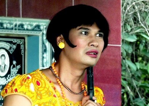 Vì đóng vai pê-đê Thảo Phương trong Vật chứng mong manh nên nhiều người lầm tưởng giới tính của Tiết Cương.