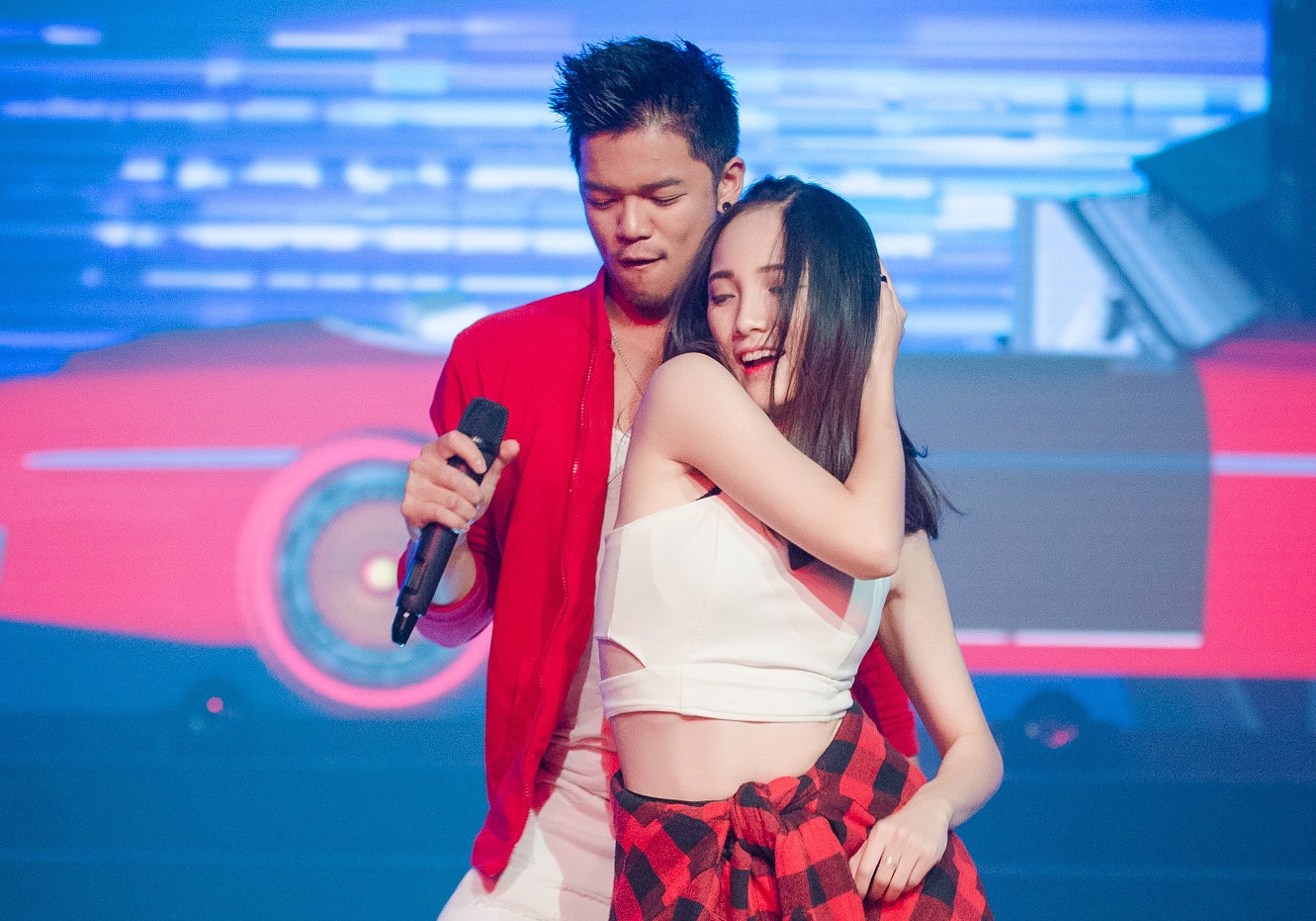 Trong Hieu tinh tu ben vu cong nu hinh anh