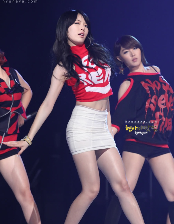 Bởi vậy, dù có tính cách rất đáng yêu, trẻ con nhưng trên sân khấu âm nhạc, HyunA luôn theo đuổi phong cách sexy, thậm chí táo bạo.