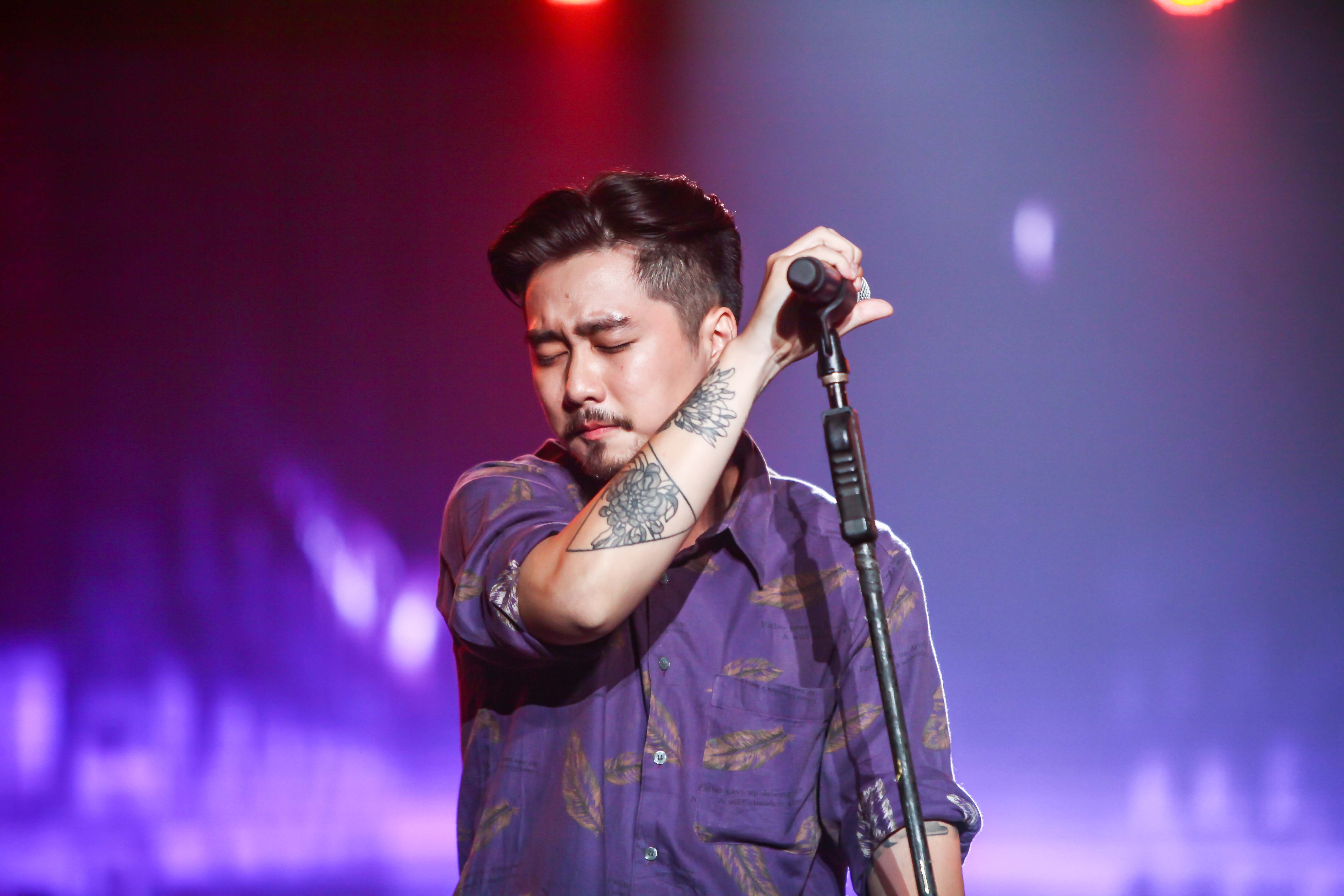 Mở màn chương trình, ca sĩ Ygaria cùng ban nhạc Hạc san thể hiện lại độ máu lửa trong ca khúc Sự sống. Đây là bài hát đã đạt cú đúp ba giải trong live show Bài hát Việt tháng trước. 