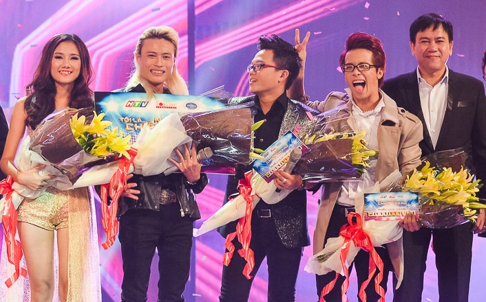 Rocker hien lanh danh bai doi thu, am giai 300 trieu dong hinh anh