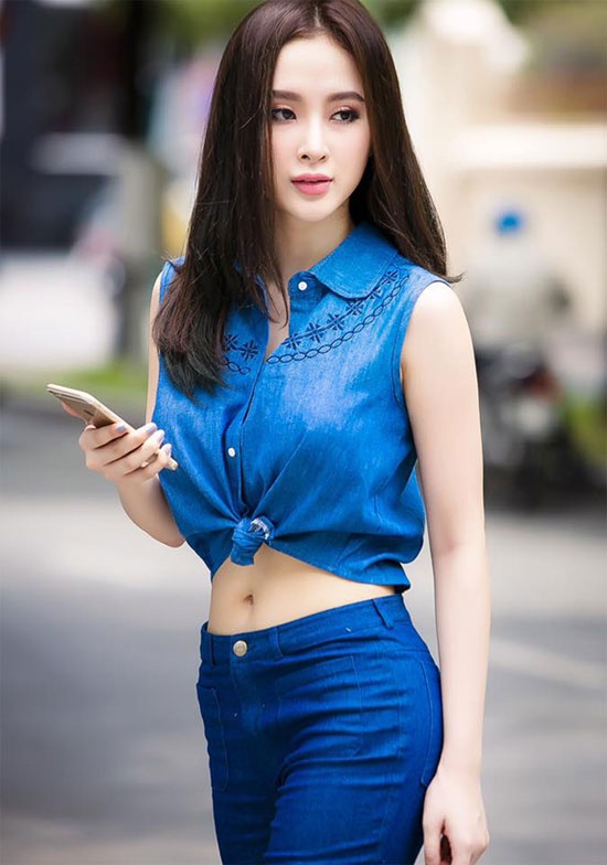 Ở các sự kiện, cô chăm chỉ khoe eo và luôn trở thành tâm điểm của sự chú ý.