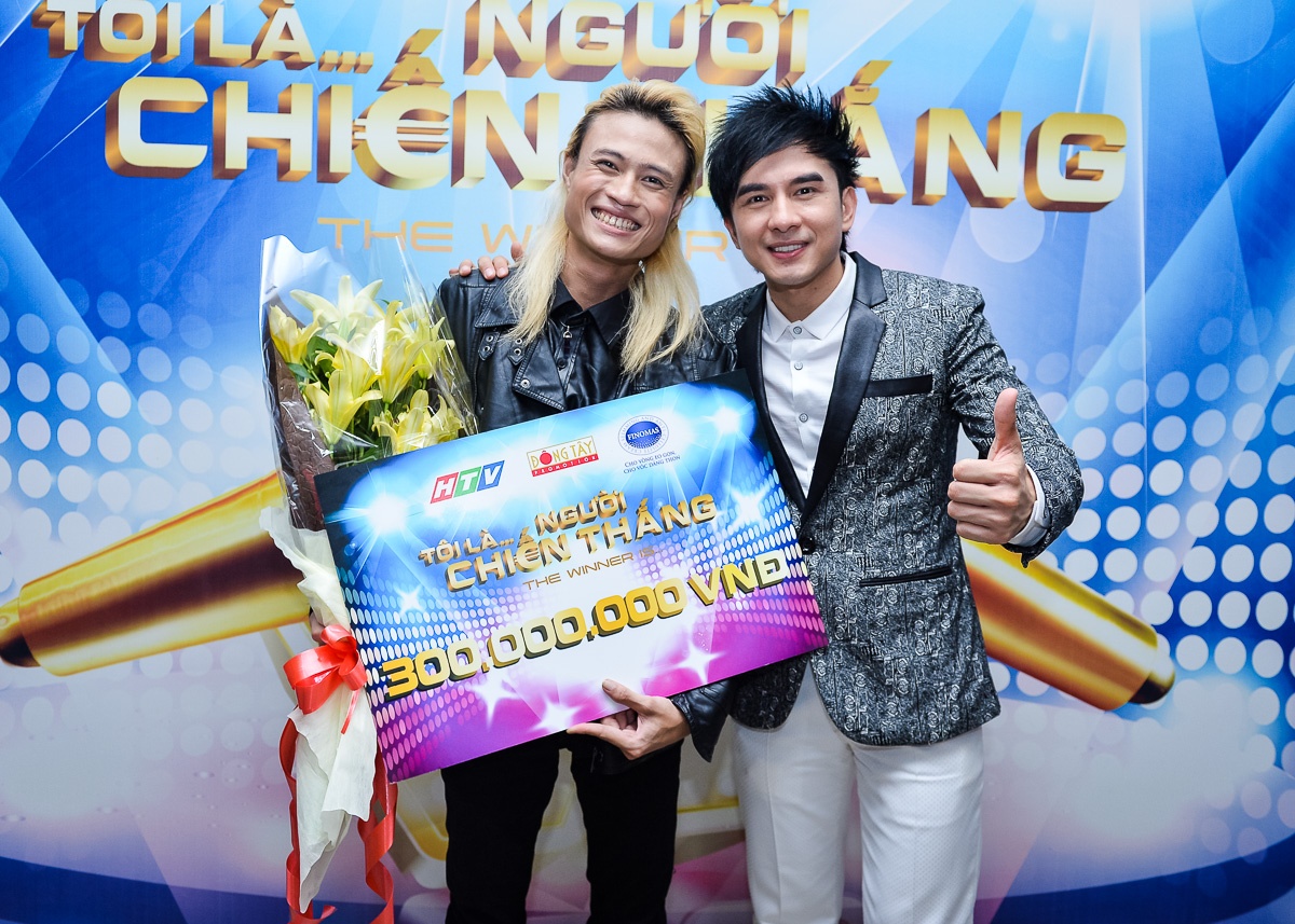 Đan Trường chia sẻ niềm vui cùng Bảo Quân. Ảnh: Nguyễn Bá Ngọc