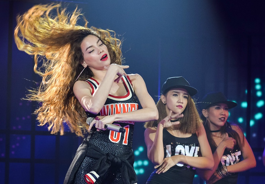 Ho Ngoc Ha nong bong voi What Is Love hinh anh