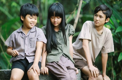 Tim hieu nhung tranh luan xung quanh 'Hoa vang tren co xanh' hinh anh