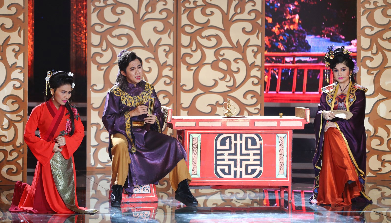 Hoan Thu danh ghen Thuy Kieu hinh anh