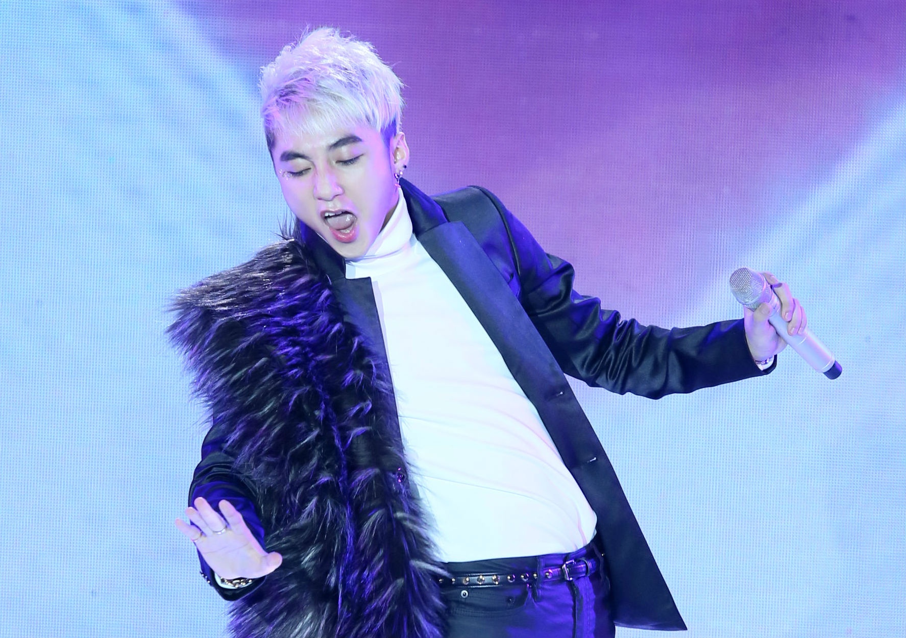 Son Tung bi dan mat la chuyen thuong? hinh anh