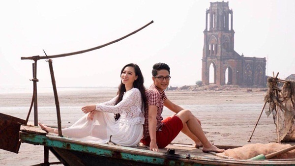 Cặp vợ chồng Khang – Trinh (Chí Nhân – Minh Hà) cùng những giây phút ngọt ngào  tại cánh đồng hoa và bãi biển.