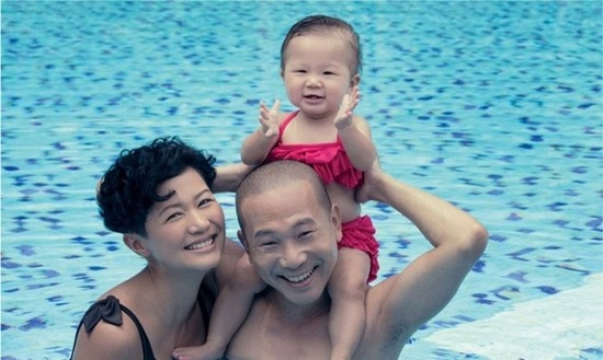 Vì gia đình và bản thân ở tuổi không còn trẻ, anh đã nối gót các đồng nghiệp khác rời đài.