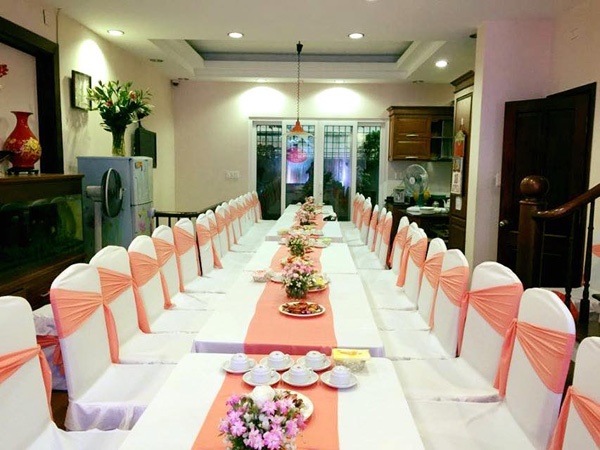 Không gian đám hỏi khá ấm cúng.