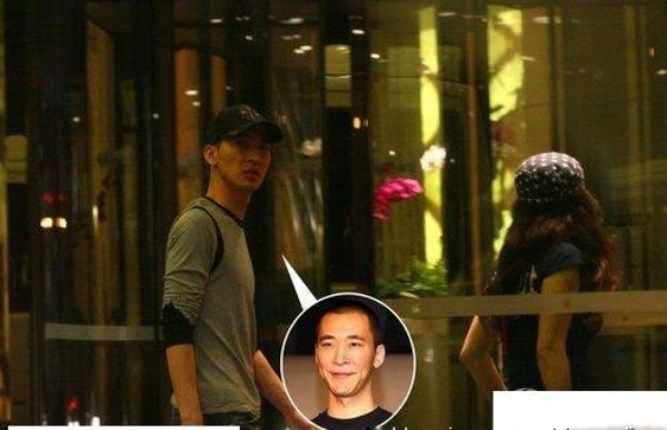 Ca sĩ Huỳnh Lập Hành bị tóm ảnh vào khách sạn với một cô gái xinh đẹp.
