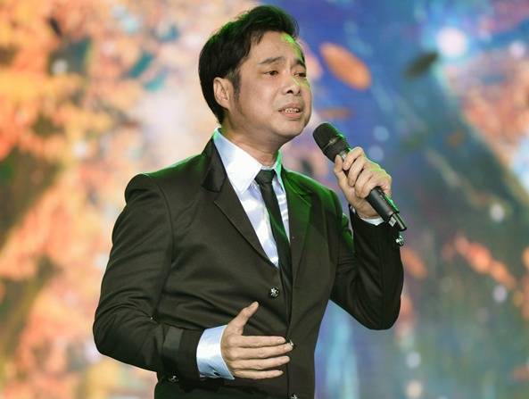 Ngoc Son tro lai san khau sau khi chiu tang cha hinh anh
