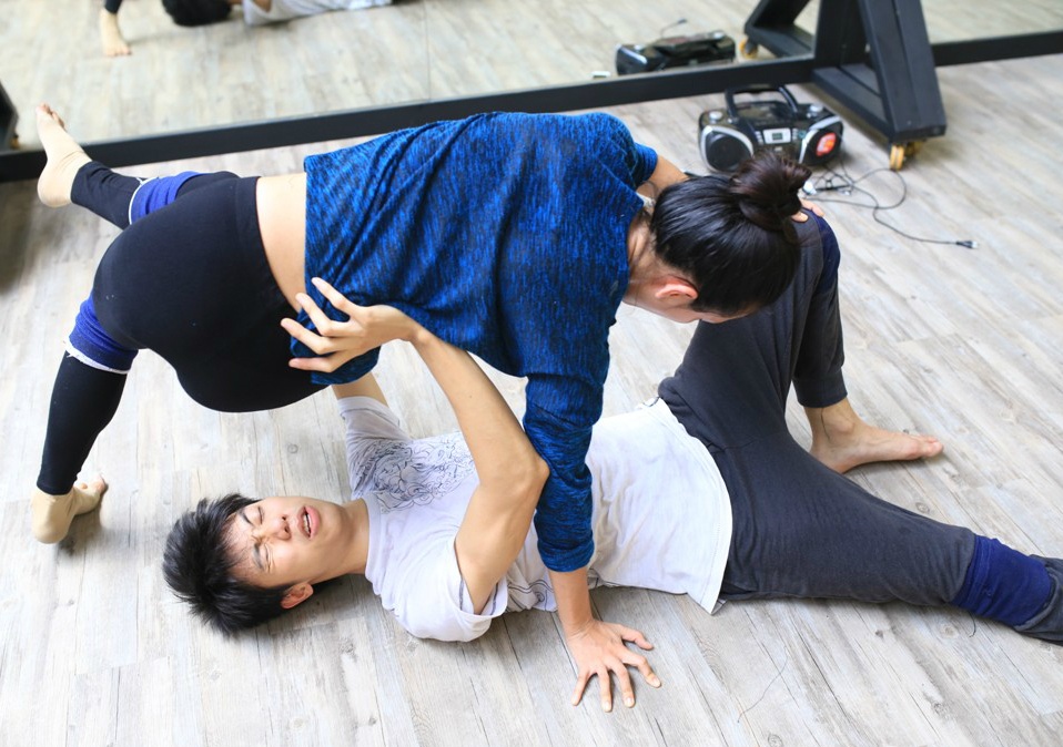 Phương Anh – Anh Mỹ (Dân gian đương đại) Ý tưởng biên đạo lấy cảm hứng từ hình ảnh Hòn Trống Mái và câu chuyện tình yêu và sự gắn kết trong cuộc sống của đôi vợ chồng ngư dân. Nhạc nền được sử dụng là một sáng tác cùng tên của nhạc sĩ Hồ Hoài Anh.