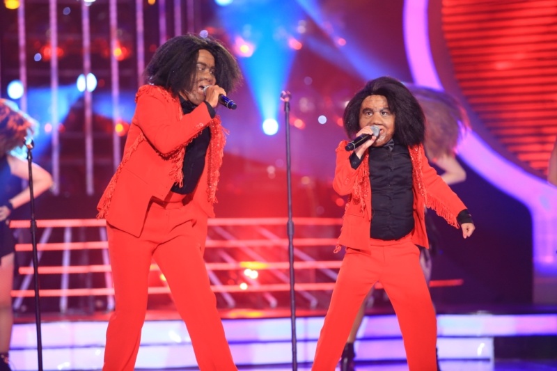 Trang Thư – Thúy Uyên hóa thành James Brown với ca khúc I Feel Good. Mỹ Linh vui vẻ nhận xét “James Brown đã nhập vào 2 cô trò trong từng bước nhảy rất hấp dẫn. Giọng hát cũng rất hòa quyện”. 