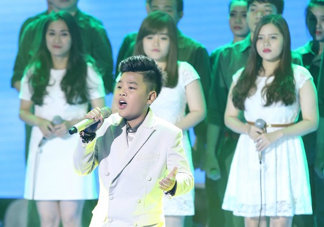 Tien Quang mo dau voi ca khuc cach mang hinh anh