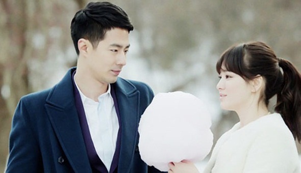 4. Nụ hôn kẹo bông trong That Winter, The Wind Blows: Cặp đôi Oh Soo (Jo In Sung) và Oh Young (Song Hye Kyo) có nụ hôn kẹo bông vô cùng ngọt ngào trong bộ phim truyền hình That Winter, The Wind Blows.