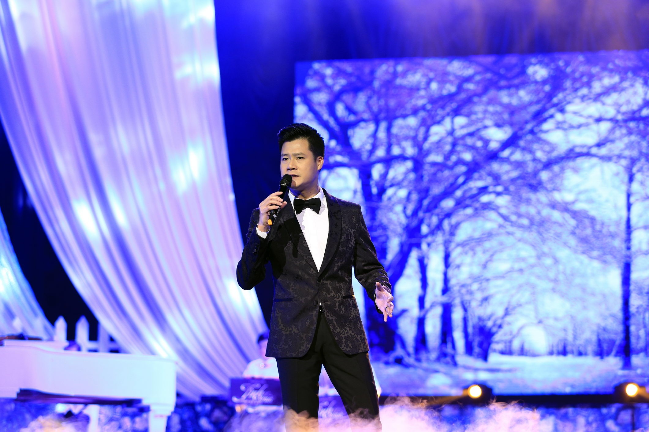 Chất giọng trầm ấm của ca sĩ điển trai Quang Dũng phù hợp trong các ca khúc nhẹ nhàng, trầm lắng. Giọng ca gốc Quy Nhơn khá liều lĩnh khi phối mới bài hát Khúc thụy Du (Anh Bằng) để không gây nhàm chán cho khán giả. Với giọng hát chứa chan tình cảm, anh tiếp tục chinh phục người nghe qua ca khúc Quên đi tình yêu cũ.