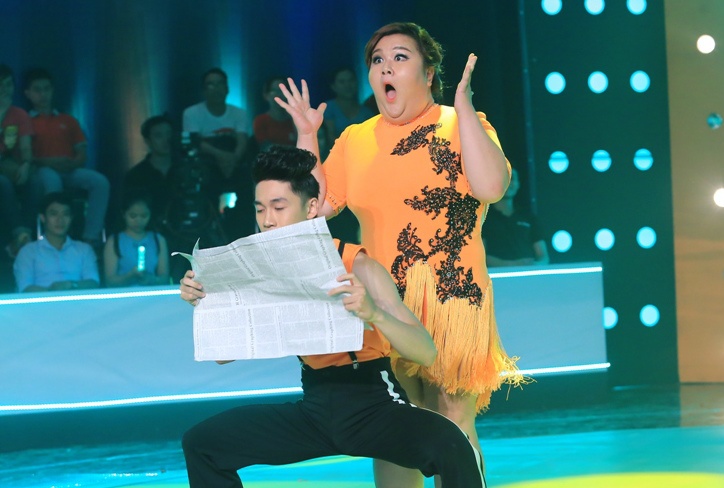 Hoai Linh hao phong voi cap doi Son Lam - Thuy Tien hinh anh