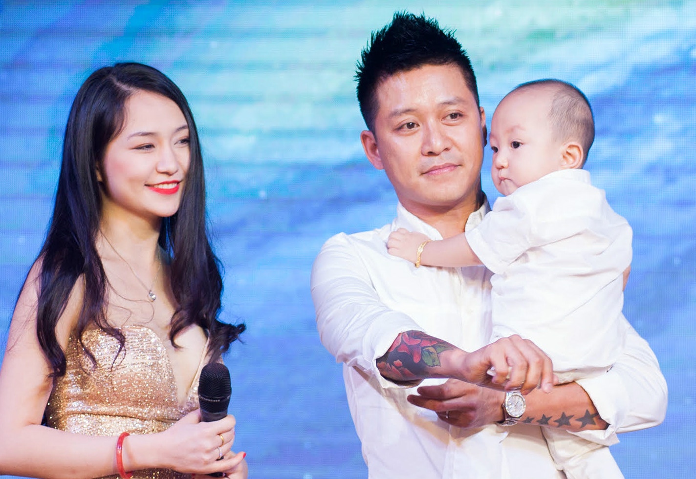 Tuan Hung to chuc tiec sinh nhat 1 tuoi cho con trai hinh anh