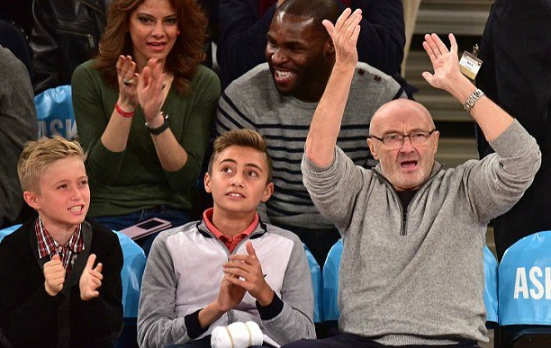 Phil Collins quay lai nghiep hat: Ngua da ra khoi chuong hinh anh