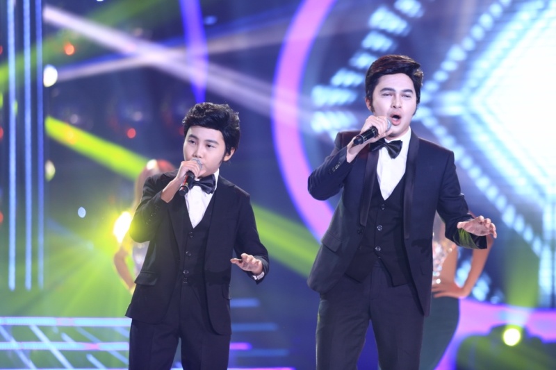 Mỹ Linh khen ngợi giọng ca nhí ngày càng mạnh dạn hơn trong khi Hoài Linh đánh giá cao cô bé ở sự nghiêm túc trong từng nhân vật. Hồng Vân cho rằng con nuôi Quang Lê rất giống phiên bản gốc ở thần thái và giọng hát lại quá thuyết phục.