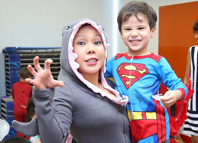 Viet Huong buon vi khong choi Halloween voi con gai o My hinh anh