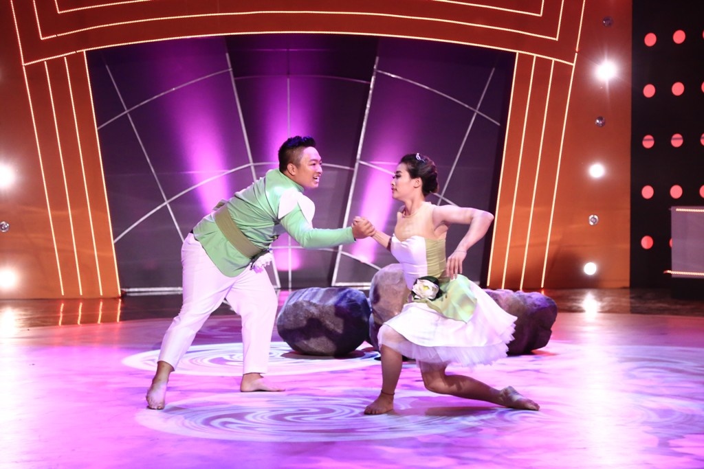 Đàm Vĩnh Hưng: một tiết mục bùng nổ và gây phấn khích rất nhiều. Âm nhạc đúng tinh thần, tiêu chí nhạc kịch. Các động tác hoàn toàn xứng với giai điệu. Các bạn làm tôi cảm thấy mình như được xem một tiết mục của Disneyland. Các động tay bay, đáp của các em không một chút gượng gạo và đã giúp các em có một cái kết tuyệt vời.