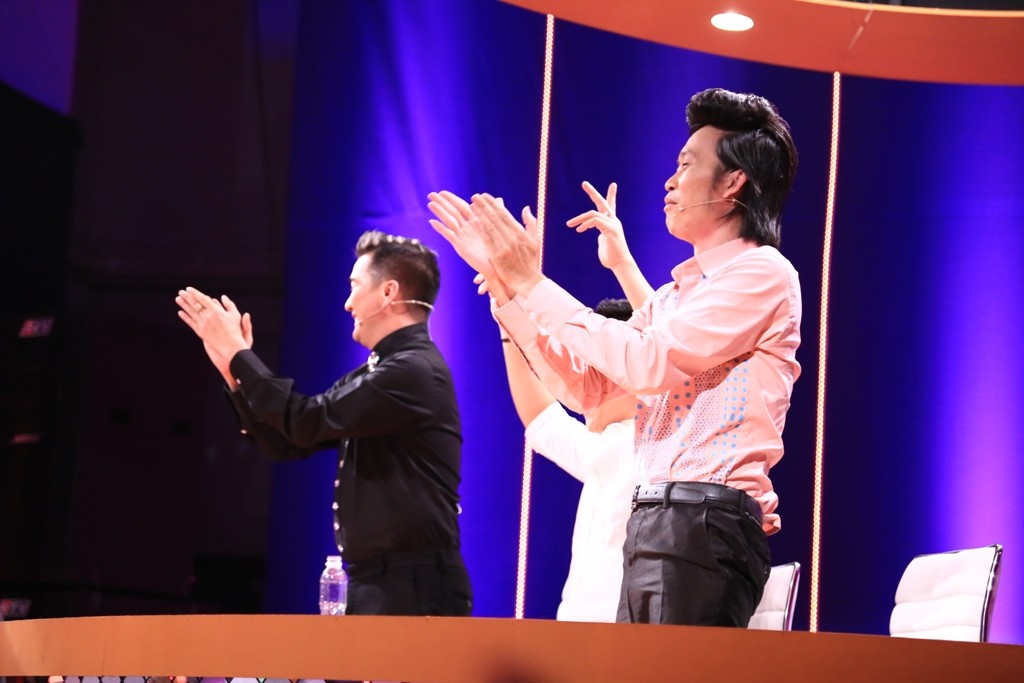 Anh chỉ muốn nhắc phần chân của em phải nhanh hơn, đánh mạnh hơn và cảm nhận được nhạc rõ ràng hơn. Hãy làm cho nó “tưng” hơn một chúc.