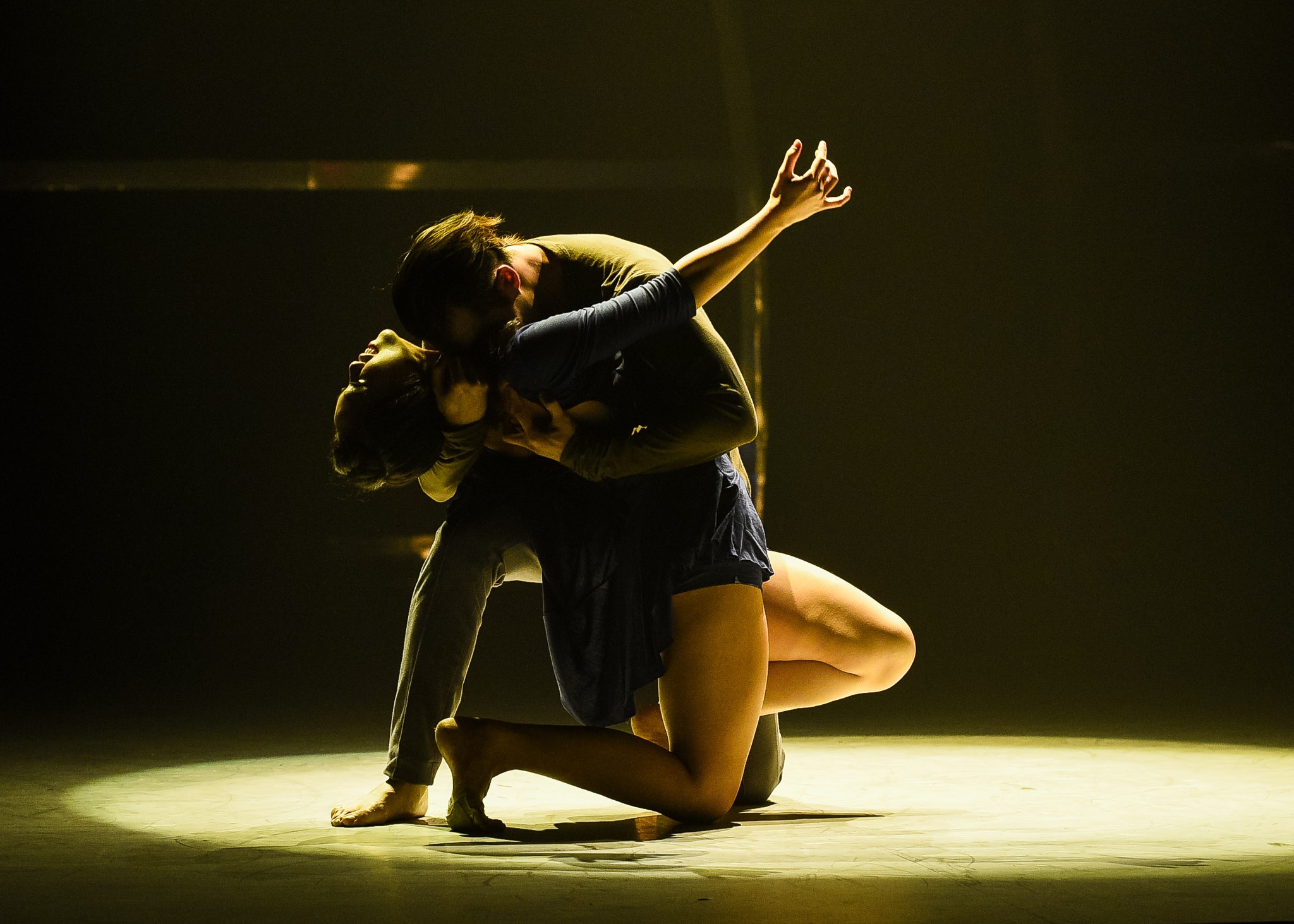 Tuyết Minh: Chị chắc chắn Hani sẽ khóc vì hai em diễn rất đẹp. Chị nể Trung Tín vì em là một chàng trai Hip Hop nhưng khi đứng kế Hải Anh, tụi em một chin một mười. Rõ ràng em đã có một sức bật rất lớn. Trong bài thi, hai bạn diễn rất lạnh nhưng cái lạnh là đong đầy sự khát khao, hoan lạc. Hai em đã đưa chị đến một chất liệu trần gian, con người. Chị cám ơn các em! Quỳnh Lan: Quá tuyệt vời, quá thu hút. Các bạn đã cho chúng tôi thấy 2 trạng thái cảm xúc rõ rệt: khi tình yêu gặp trục trặc và khi tình yêu đã được tha thứ. Tôi không thể ngờ, một tình yêu trục trặc mà lại đẹp đến thế.