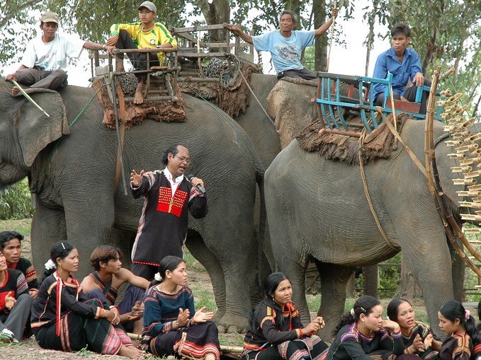 Dem nhac ton vinh huyen thoai cao nguyen Y Moan hinh anh