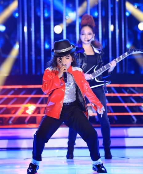 Tiết mục xuất sắc thuộc về Minh Khang - Lan Phương hóa thành Michael Jackson trong tiết mục Beat It. Mỹ Linh thừa nhận: “Tiết mục này quá khó với con. Nhạc của Michael Jackson nghe sướng tai nhưng hát rất khó. Con có tài khi vừa nhảy vừa hát. Cô sung sướng xem con thể hiện và giải tỏa được lo lắng”.